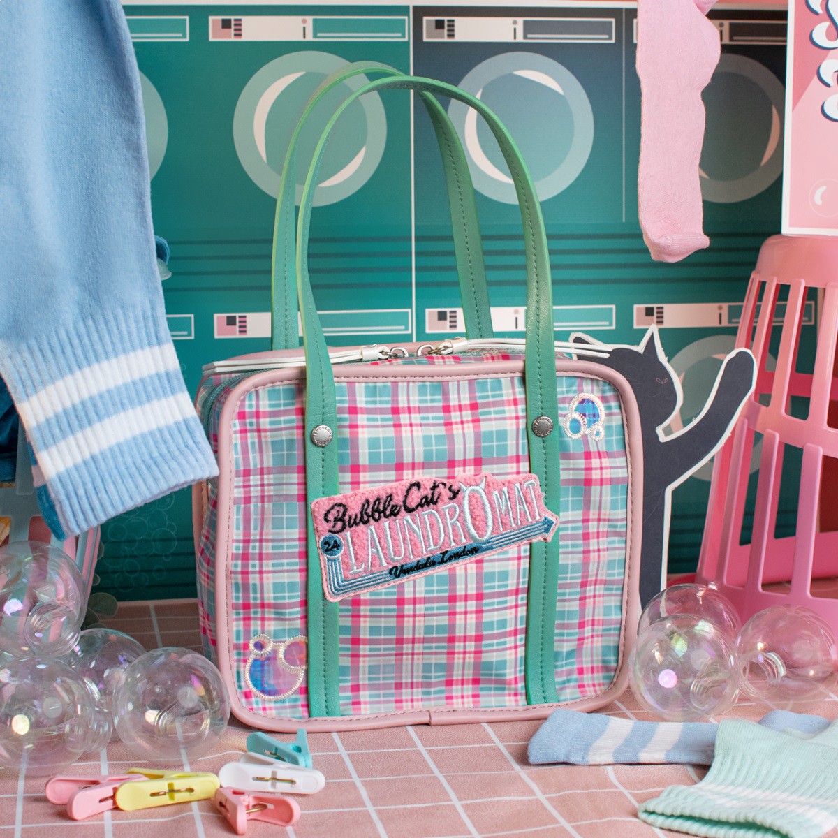 Small Laundry Tote Bag Bubble Cats Laundromat