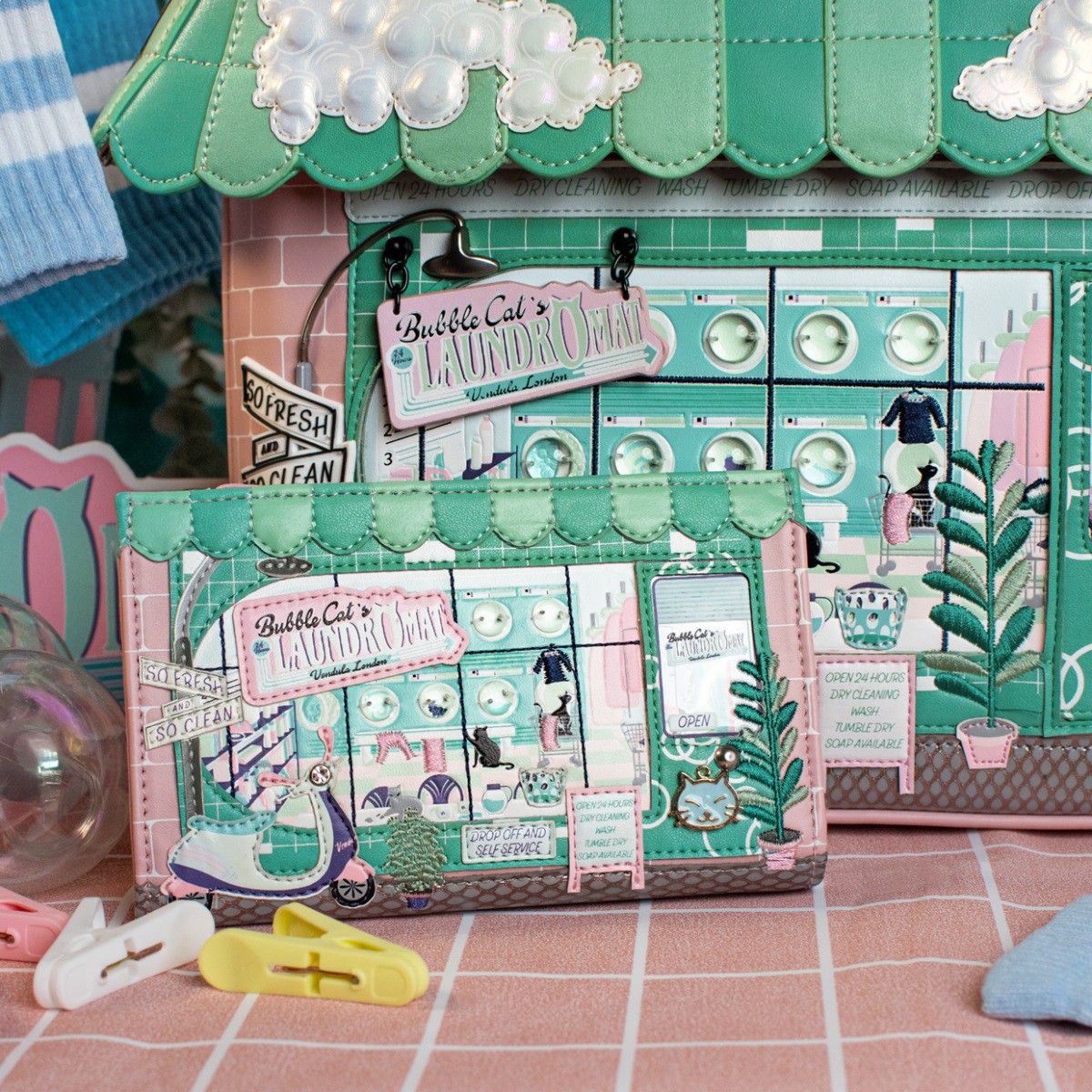Vendula Bubble Cats Laundromat - Cartera...